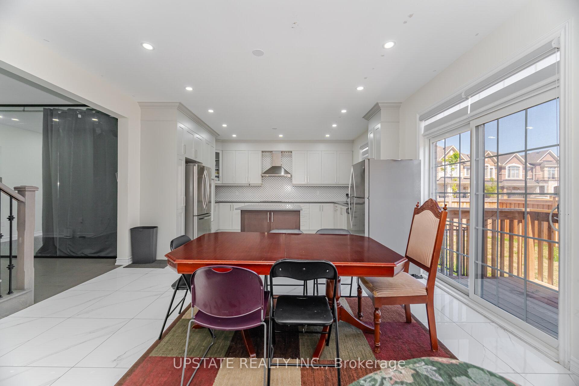 Photo 10 of 2 Jenwood Crescent, Brampton, Sandringham-Wellington North — HOMEH
