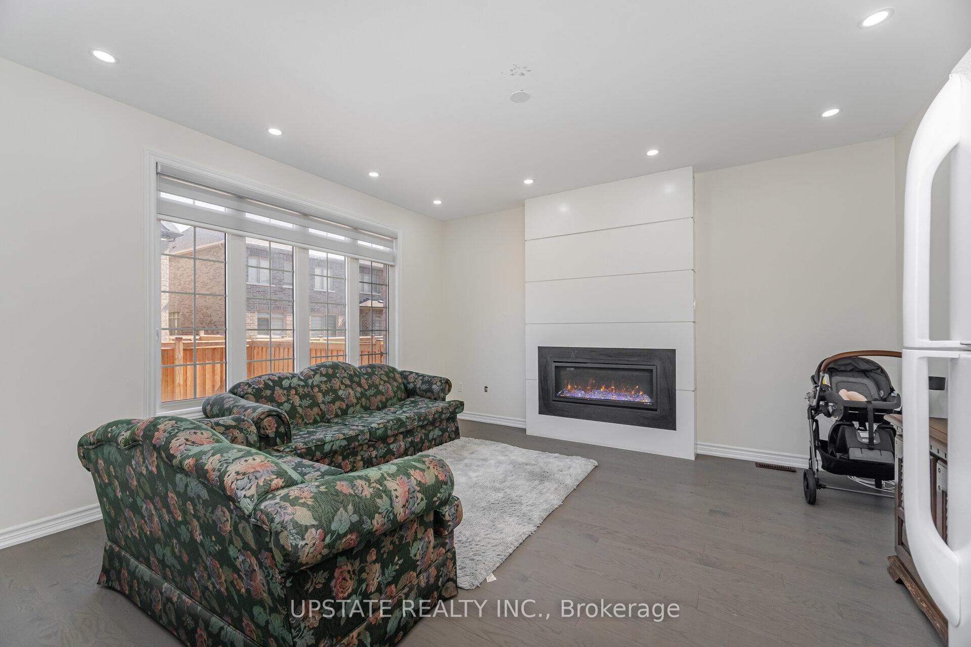 Photo 15 of 2 Jenwood Crescent, Brampton, Sandringham-Wellington North — HOMEH