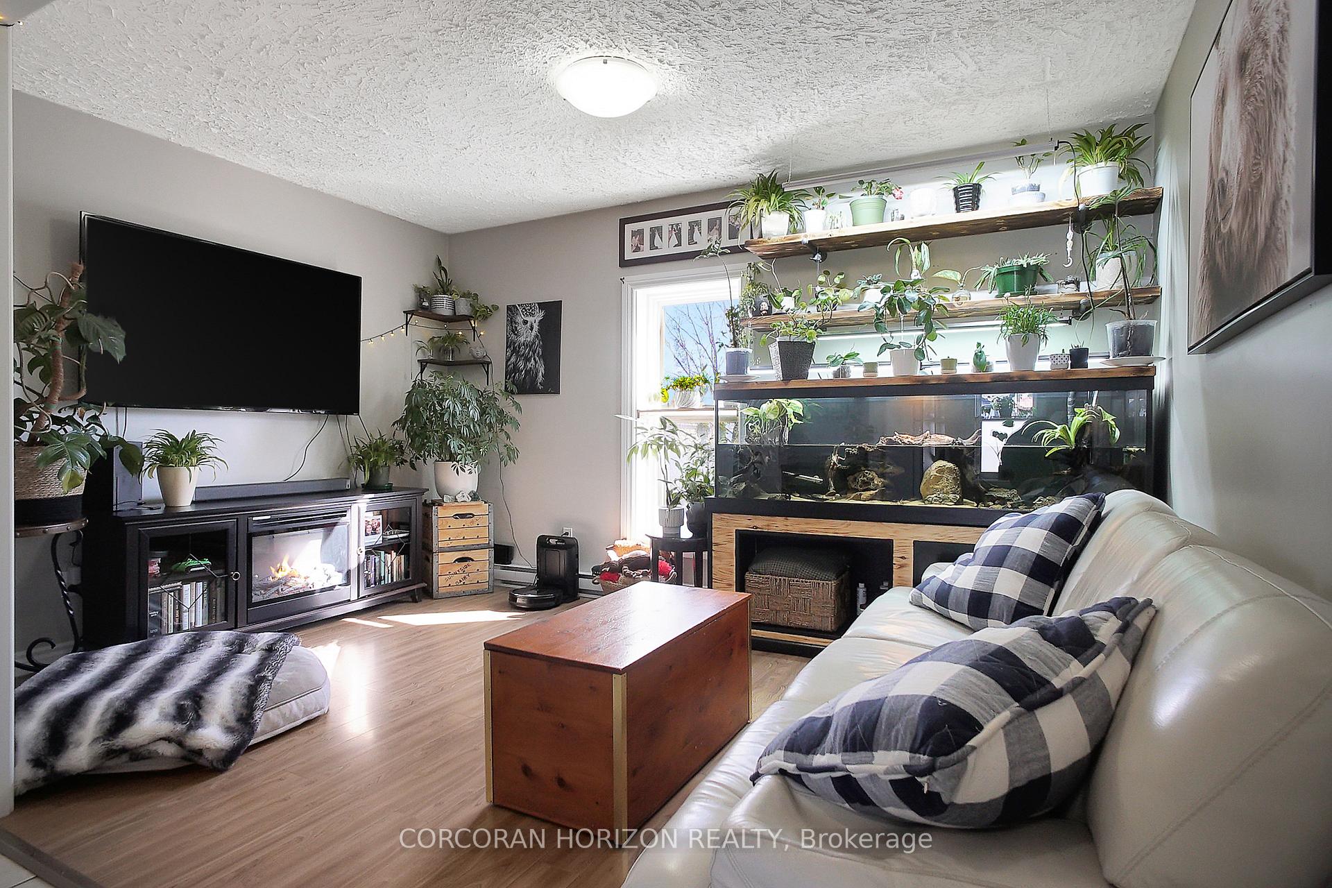 Photo 12 of 17 Shaw Avenue W, Cambridge — HOMEH