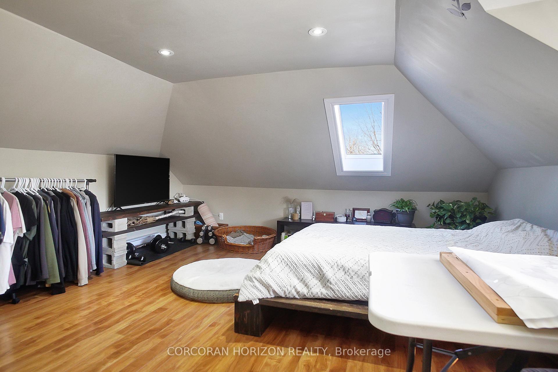 Photo 3 of 17 Shaw Avenue W, Cambridge — HOMEH