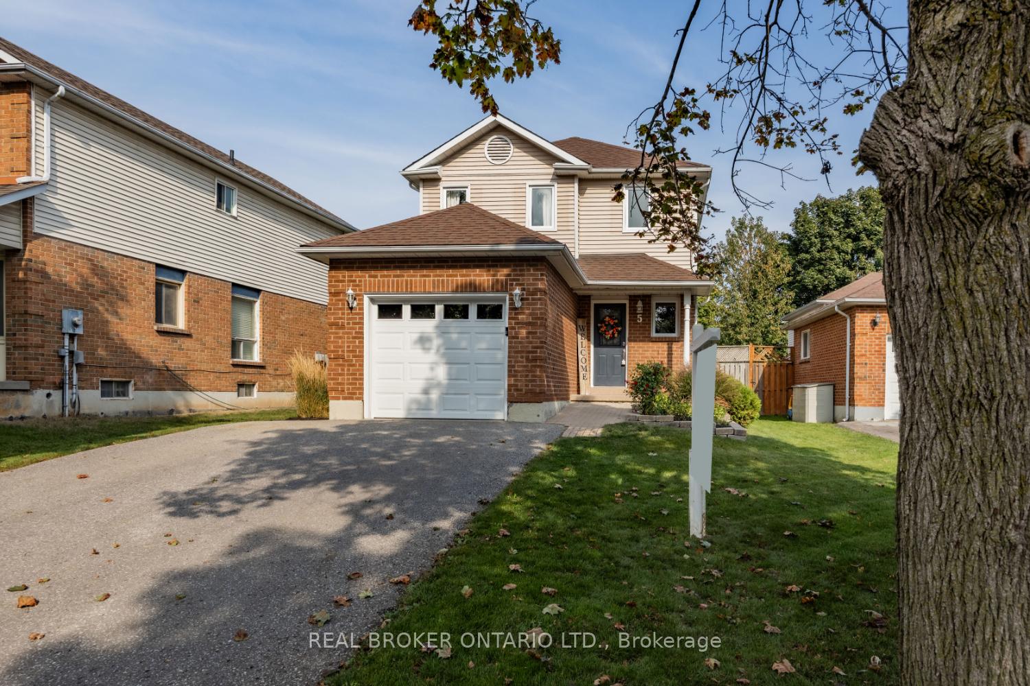 Photo 2 of 5 Walbridge Court, Clarington, Bowmanville — HOMEH