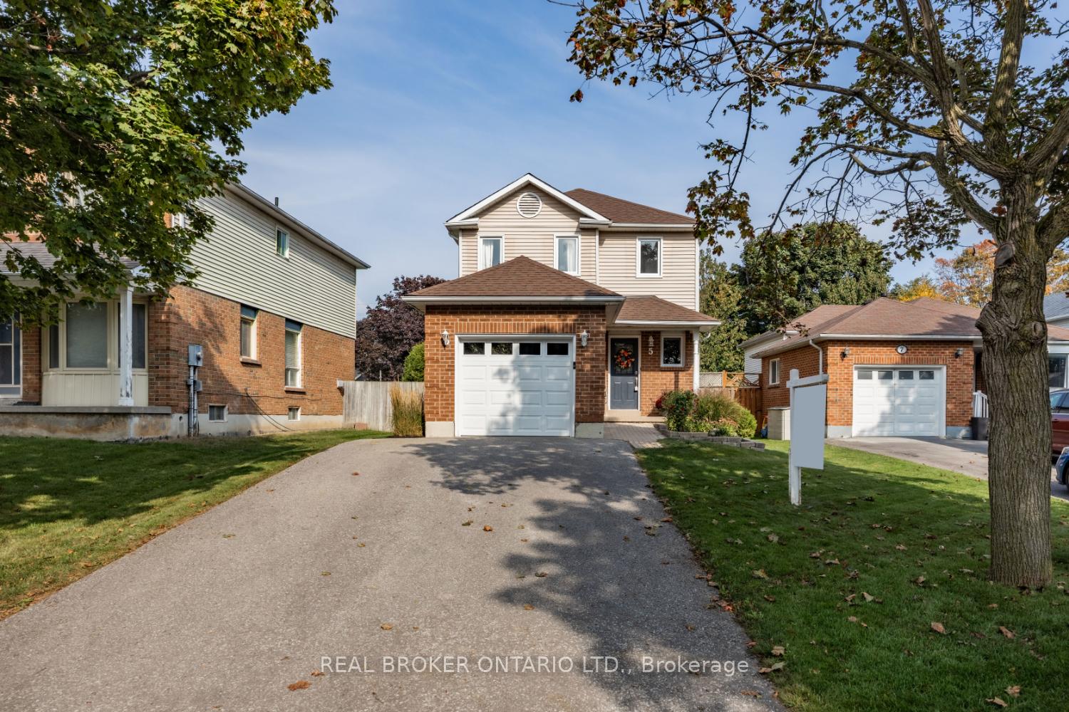 Photo 3 of 5 Walbridge Court, Clarington, Bowmanville — HOMEH