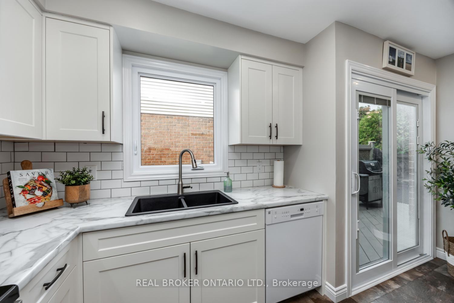 Photo 8 of 5 Walbridge Court, Clarington, Bowmanville — HOMEH