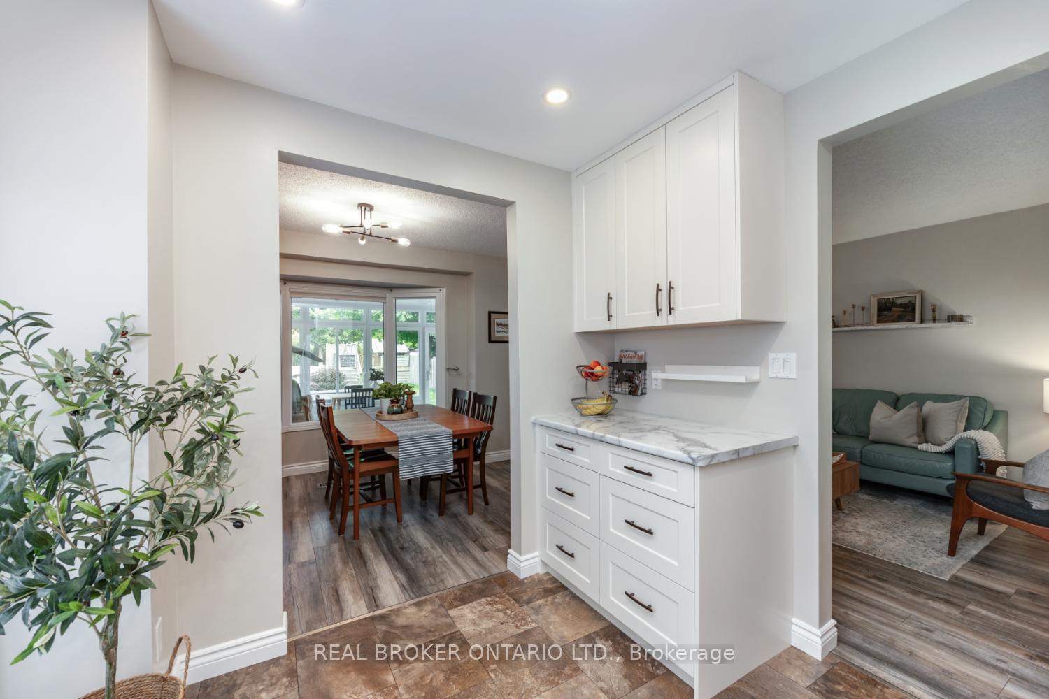 Photo 10 of 5 Walbridge Court, Clarington, Bowmanville — HOMEH