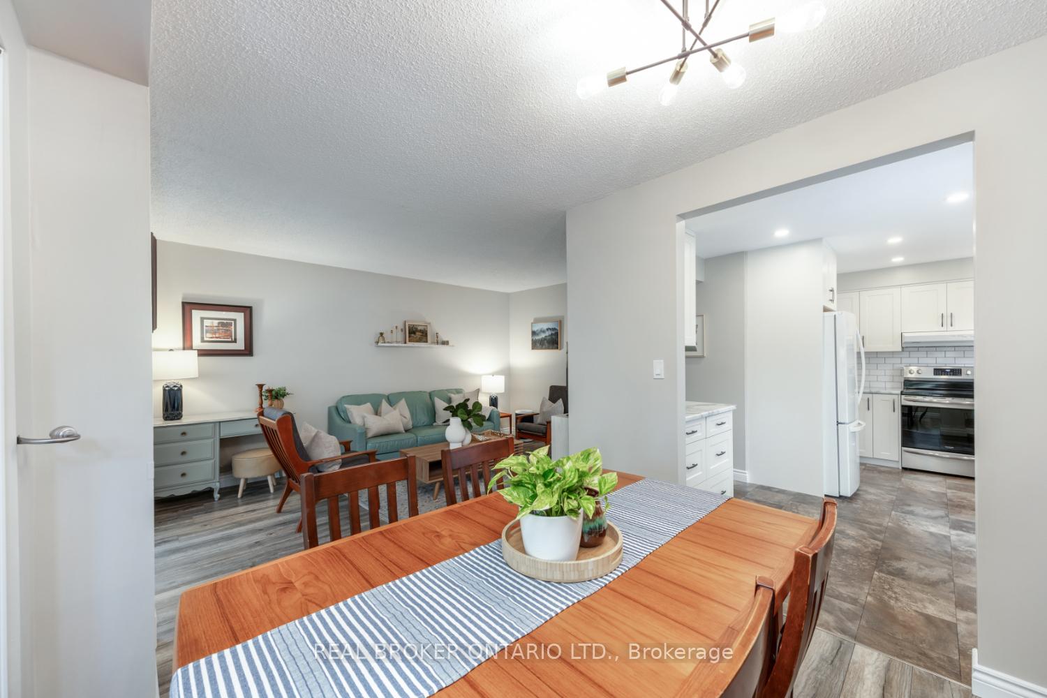 Photo 11 of 5 Walbridge Court, Clarington, Bowmanville — HOMEH