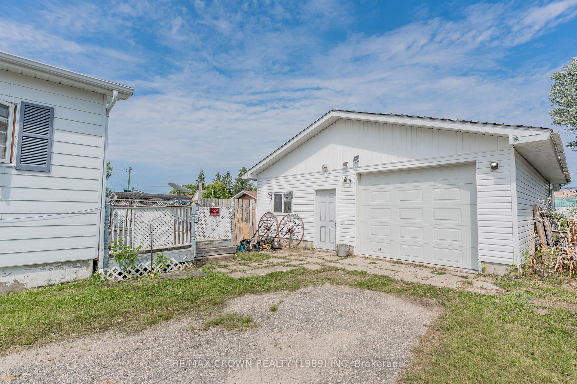 Photo 32 of 38 Third Avenue, Smooth Rock Falls, SRF — HOMEH