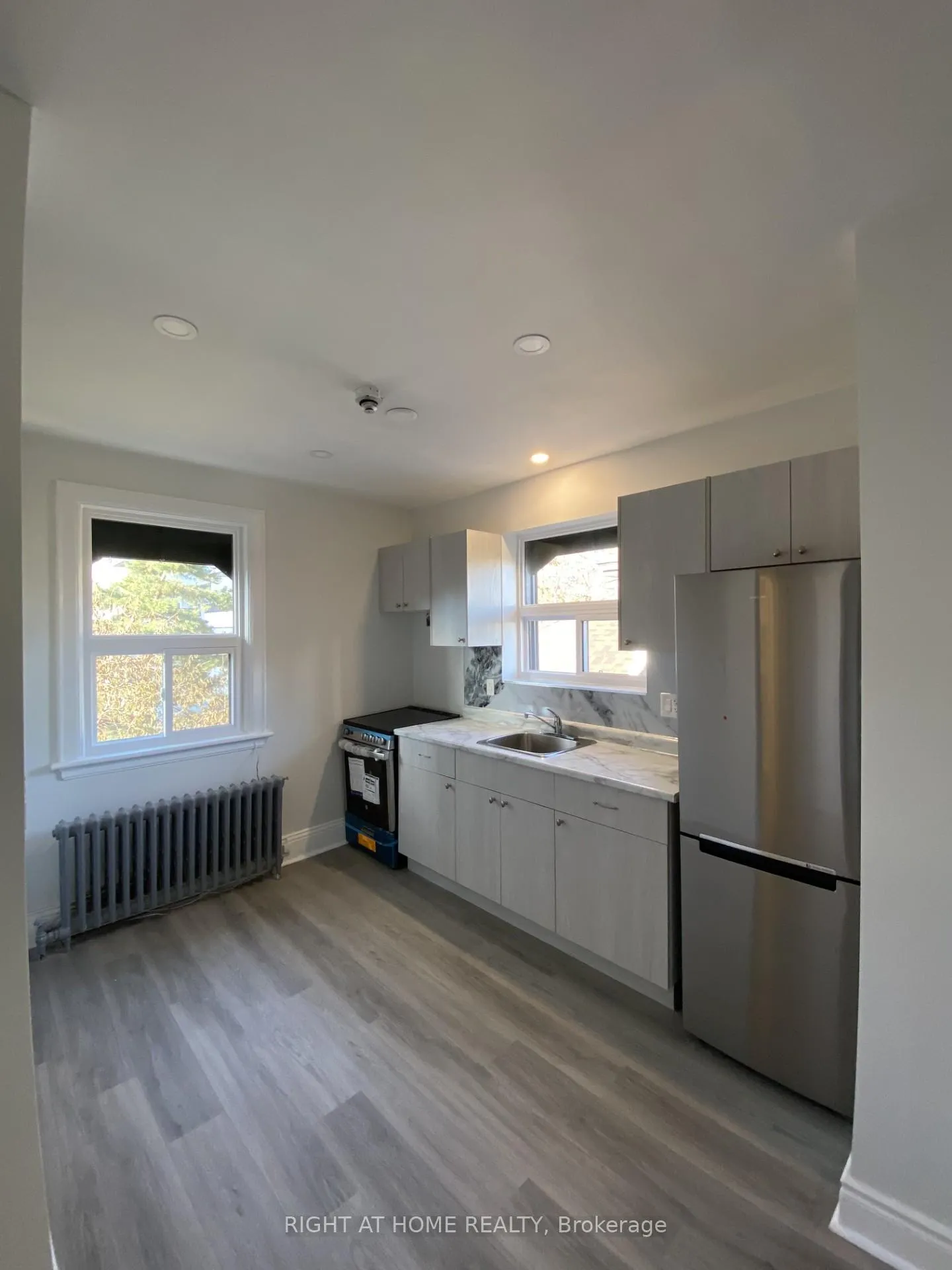 Photo 4 of Unit 6, 164 Park Street S, Hamilton, Durand — HOMEH