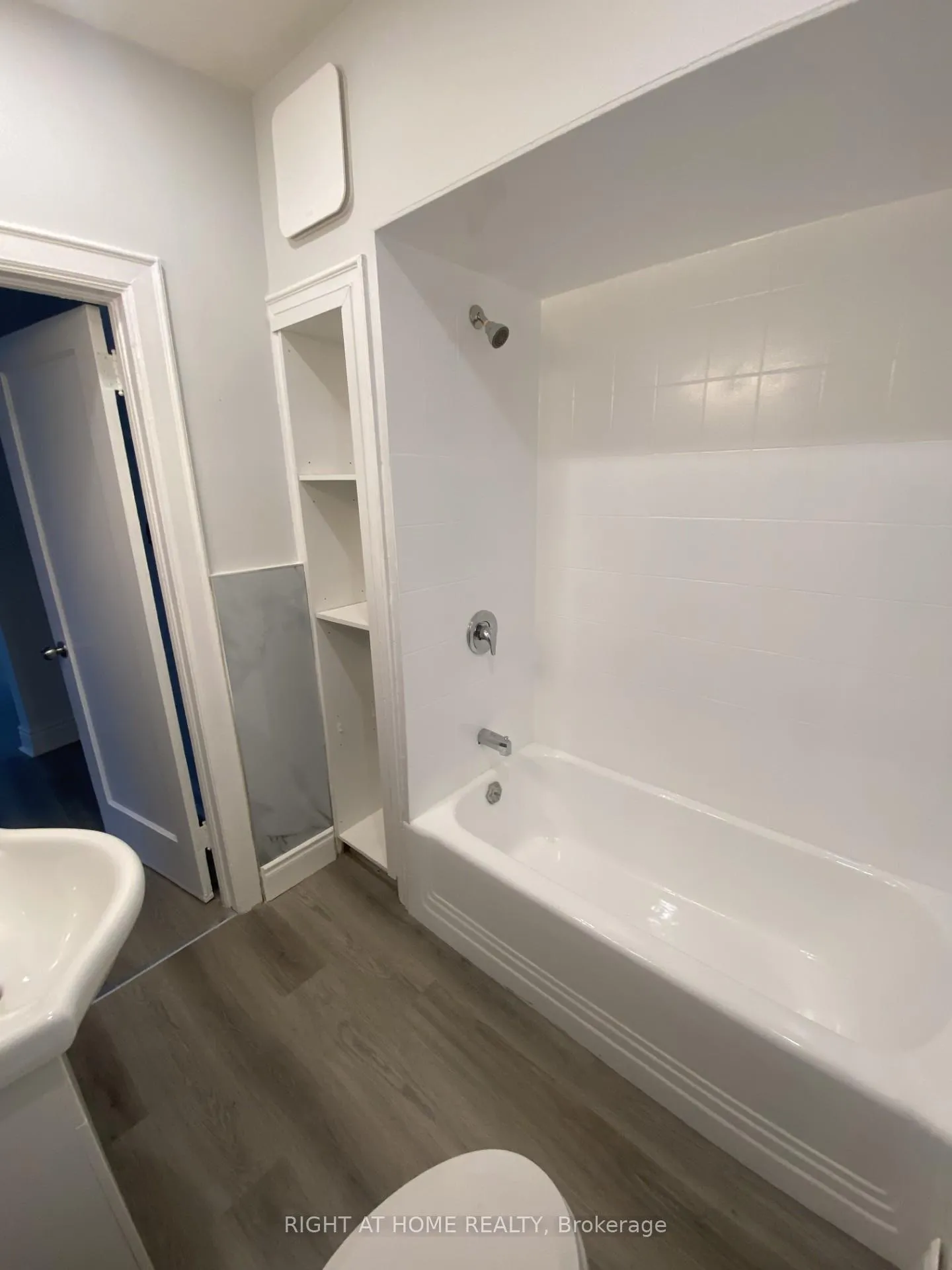 Photo 10 of Unit 6, 164 Park Street S, Hamilton, Durand — HOMEH
