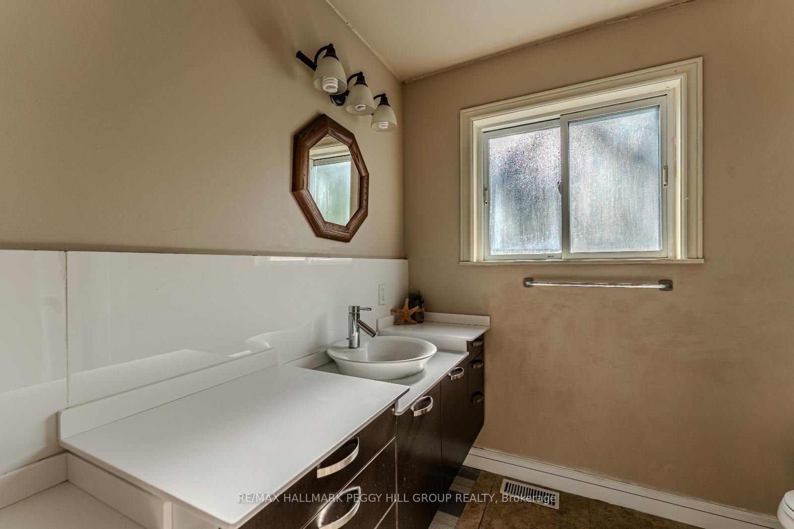 Photo 12 of 30 North Street, Barrie, Wellington — HOMEH
