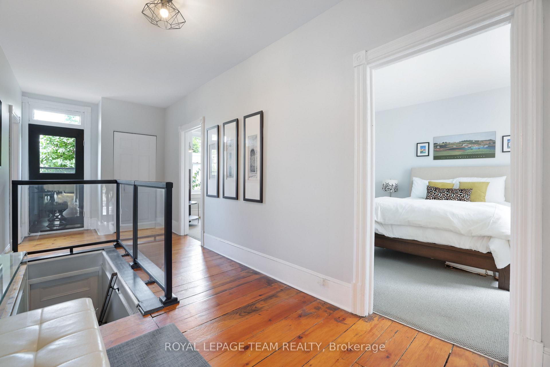 Photo 3 of 166 Guigues Avenue, Ottawa, Lower Town/Byward Market — HOMEH