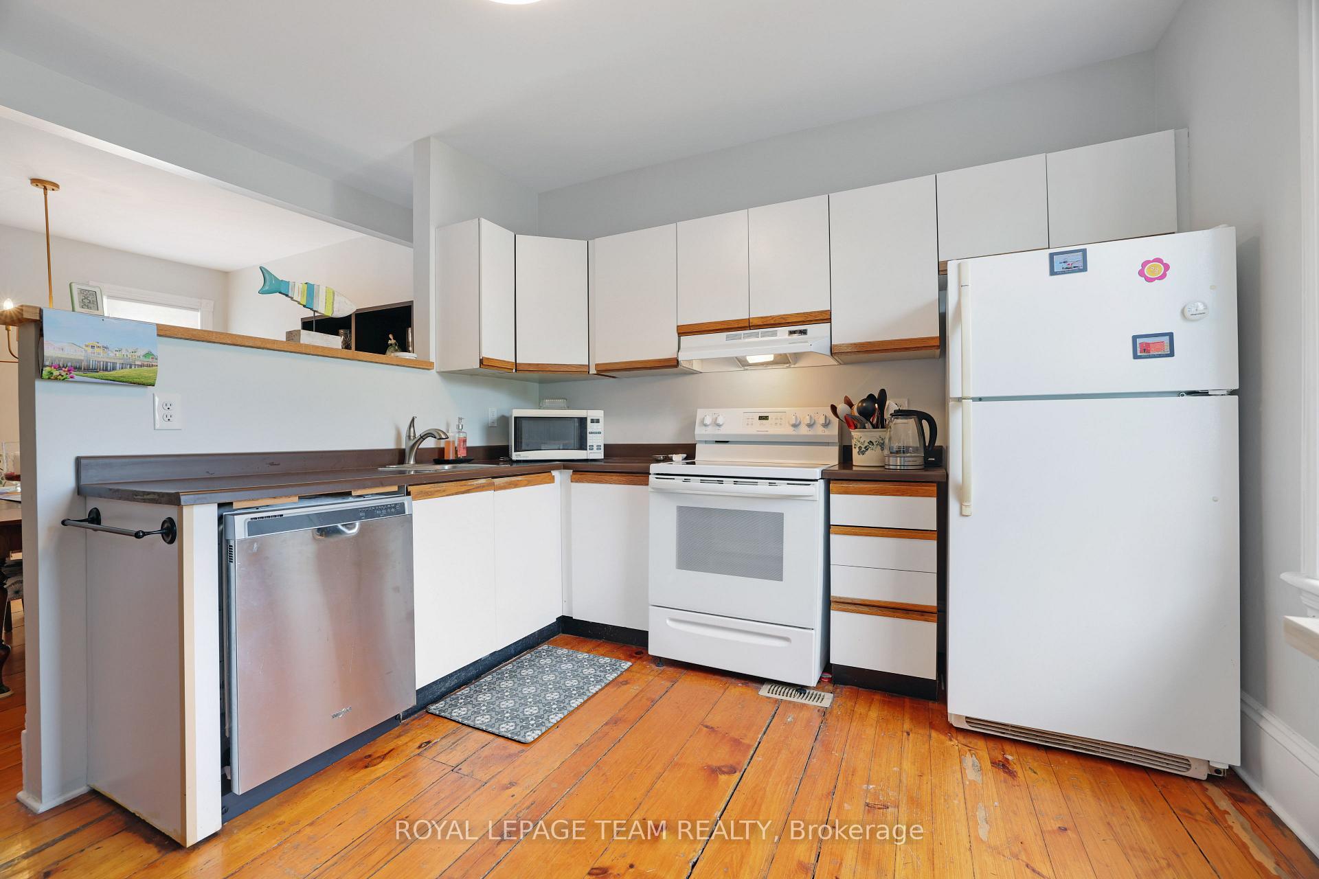 Photo 11 of 166 Guigues Avenue, Ottawa, Lower Town/Byward Market — HOMEH