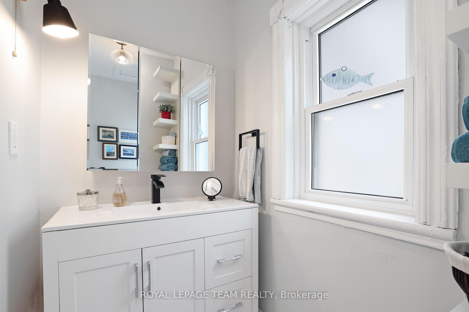 Photo 20 of 166 Guigues Avenue, Ottawa, Lower Town/Byward Market — HOMEH
