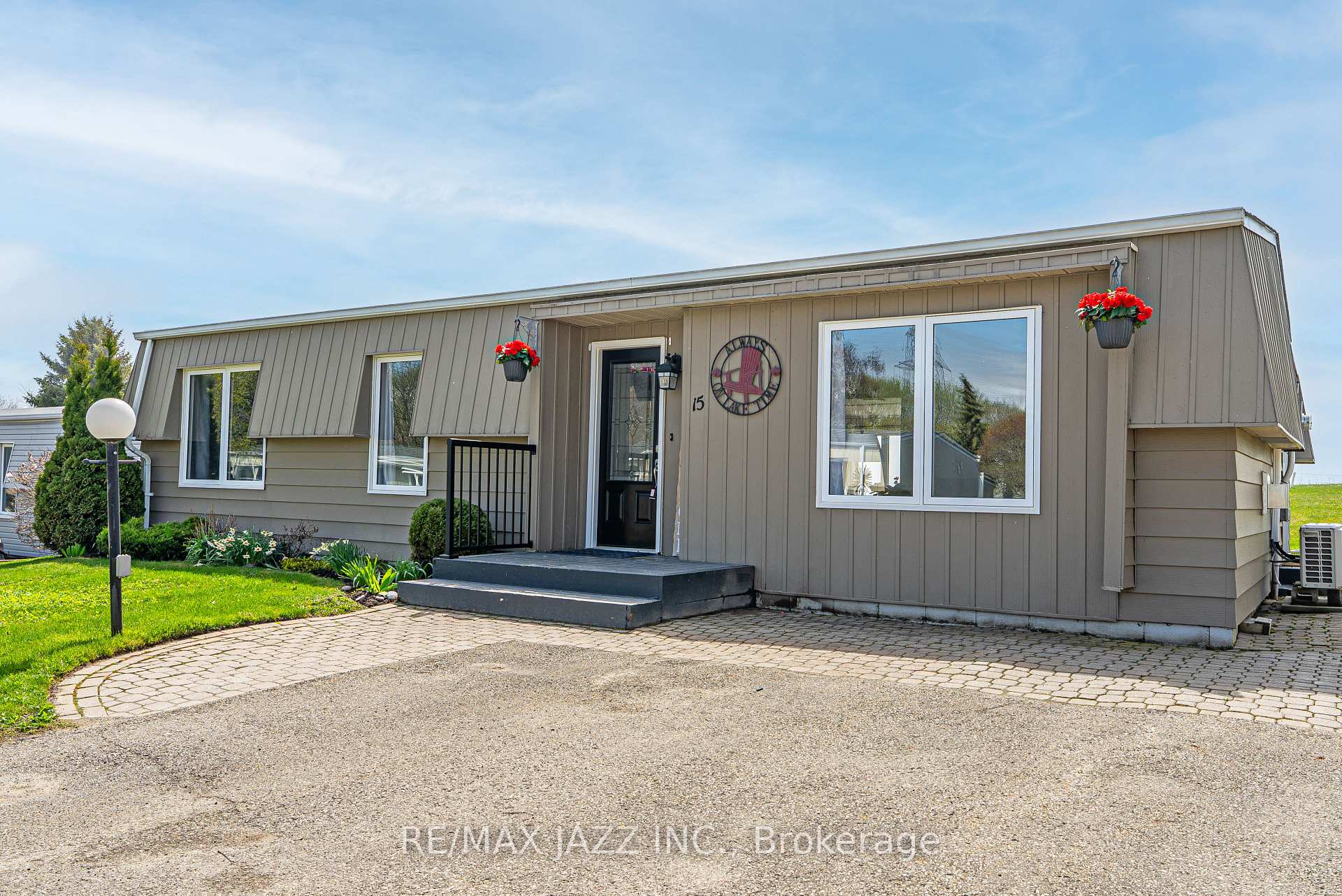 Photo 3 of 15 Bluffs Road, Clarington, Bowmanville — HOMEH