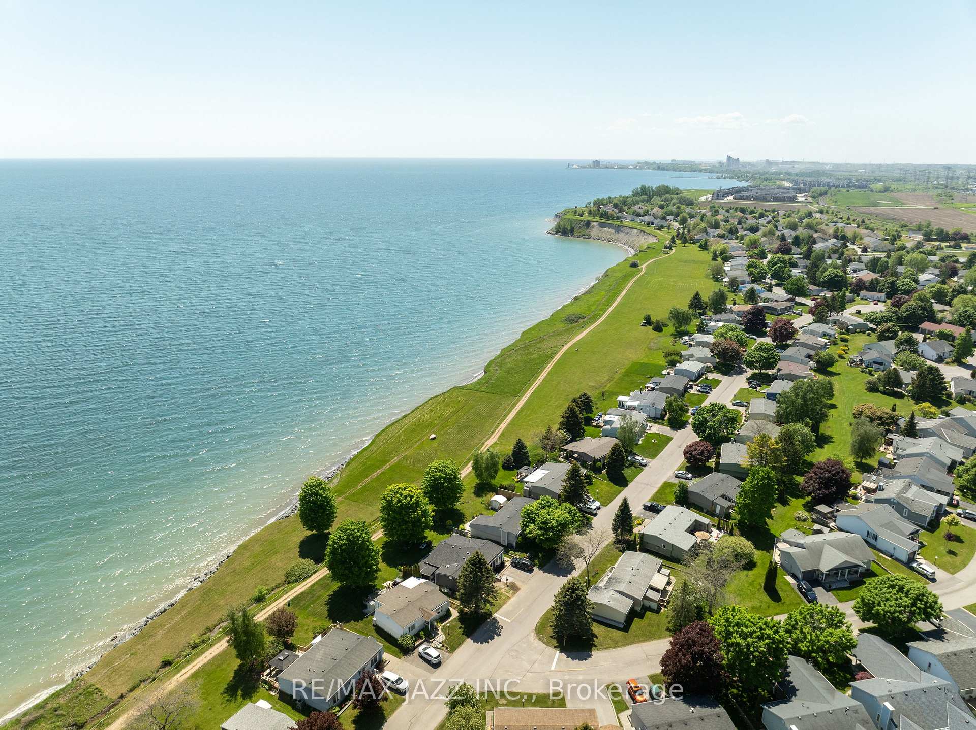 Photo 2 of 15 Bluffs Road, Clarington, Bowmanville — HOMEH