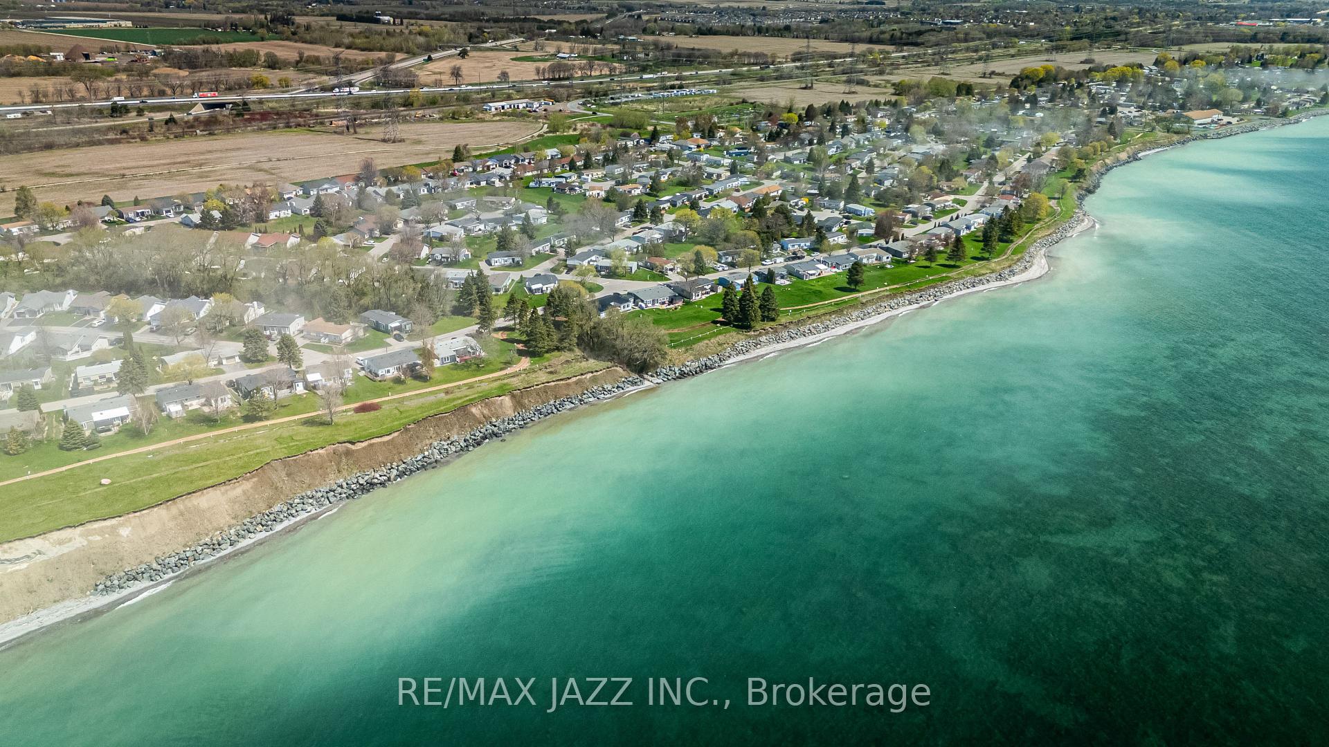 Photo 4 of 15 Bluffs Road, Clarington, Bowmanville — HOMEH