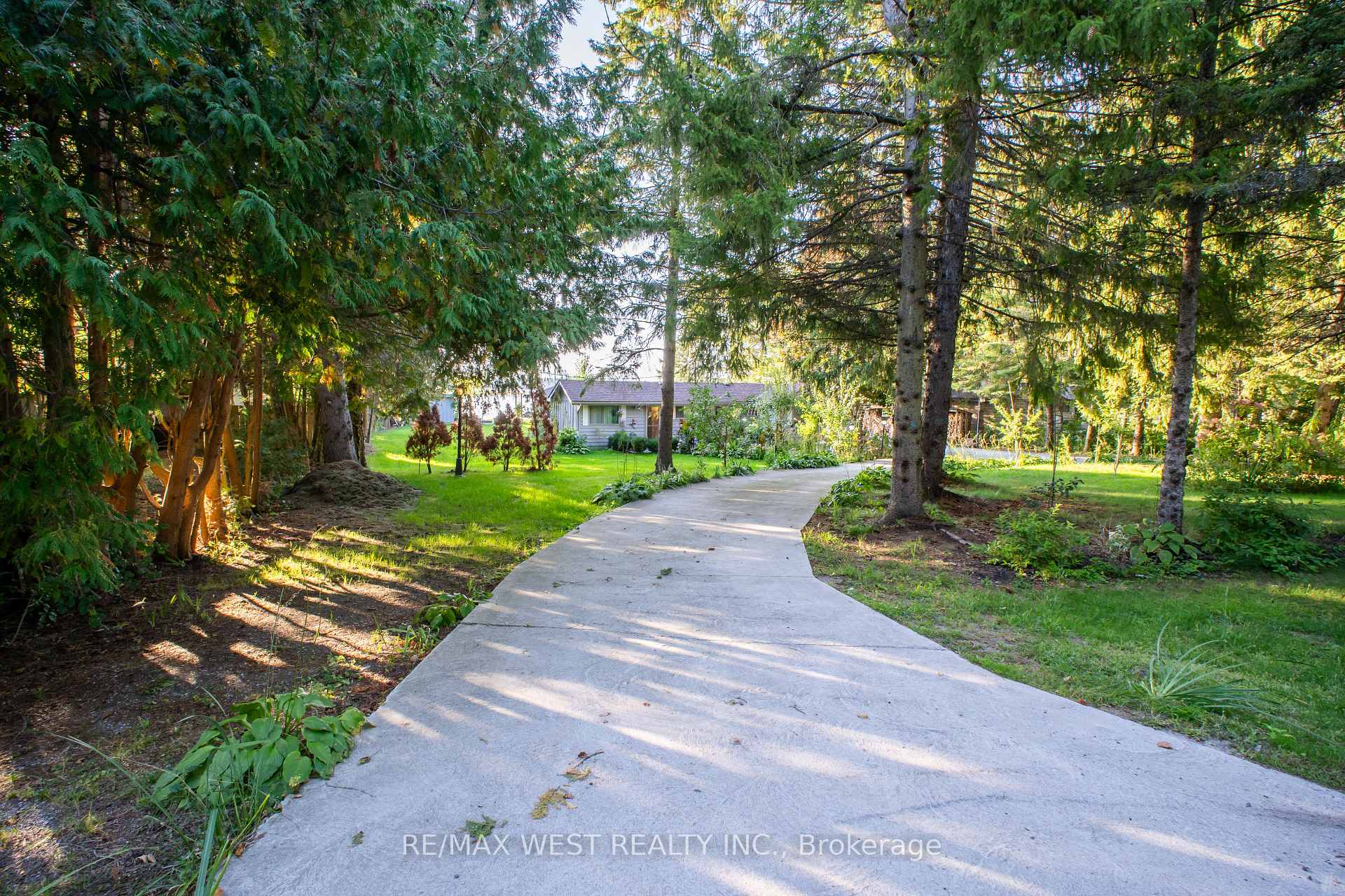Photo 26 of 1392 Island View Drive, Selwyn — HOMEH