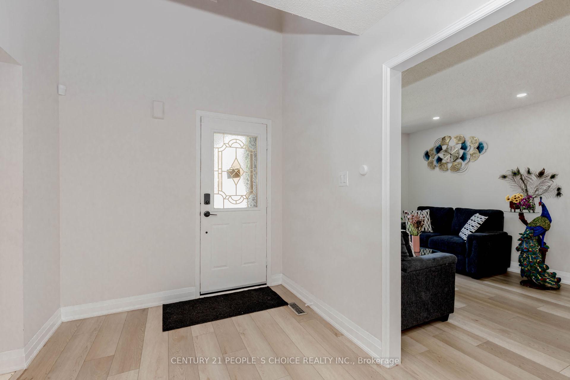 Photo 2 of 47 Blair Crescent, Barrie, Grove East — HOMEH