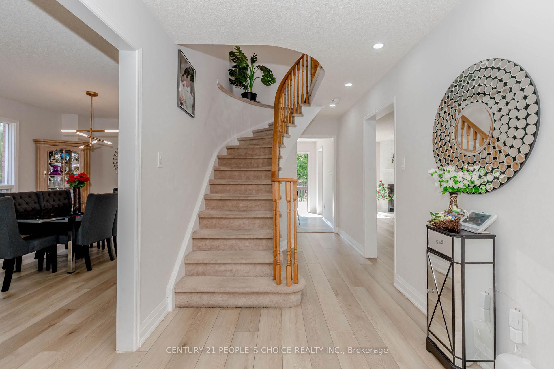 Photo 4 of 47 Blair Crescent, Barrie, Grove East — HOMEH