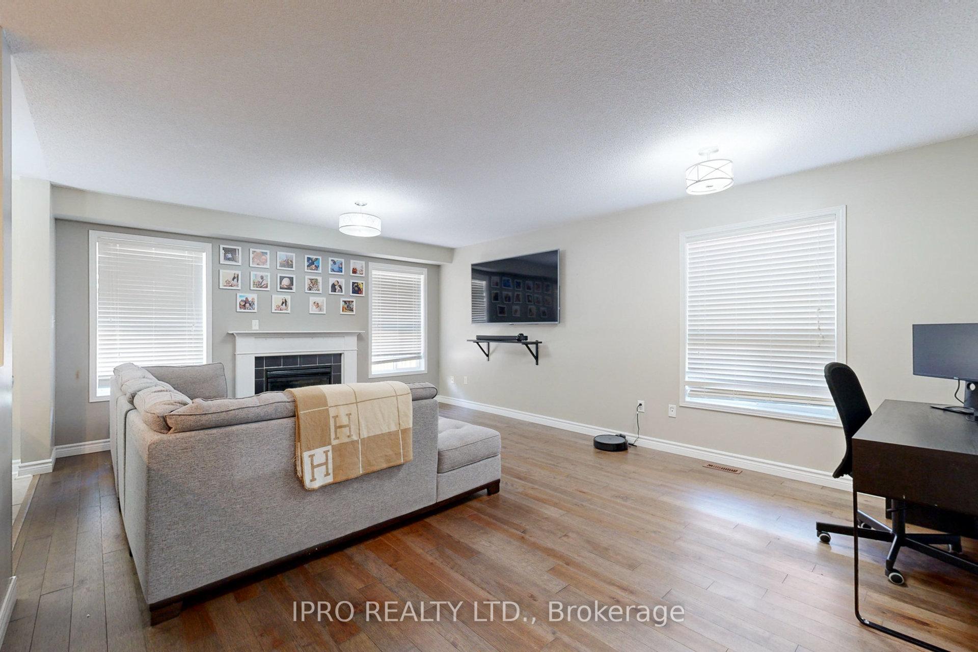 Photo 3 of 261 Stanley Street, Barrie, East Bayfield — HOMEH