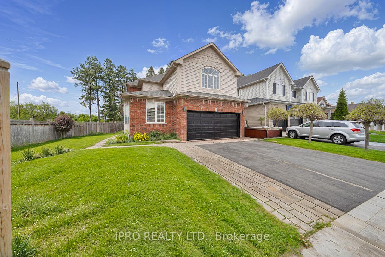Photo 1 of 2 Country Lane, Barrie, Painswick South — HOMEH