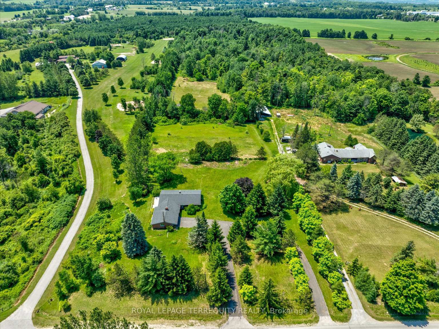 Front of 1098 15th Side Road