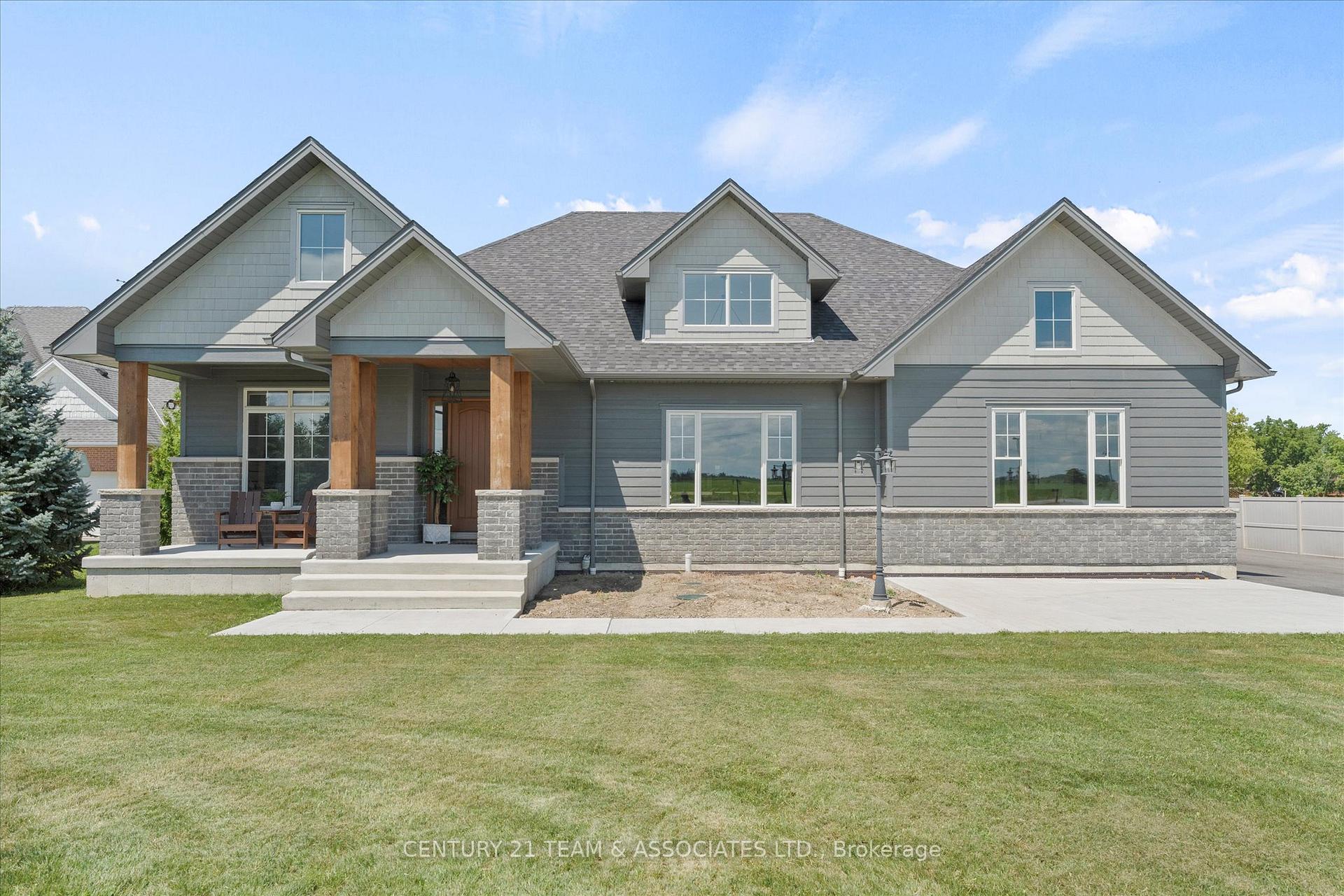Photo 1 of 1015 Ruscom River Road E, Lakeshore — HOMEH