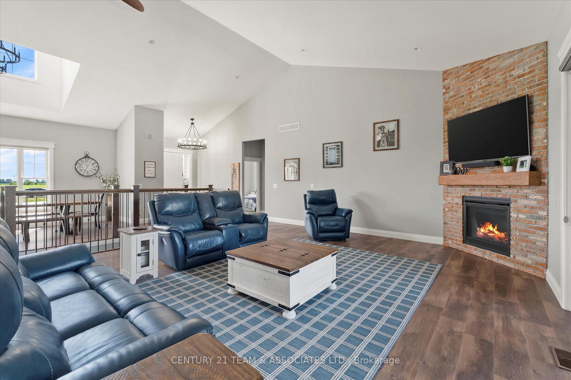 Photo 38 of 1015 Ruscom River Road E, Lakeshore — HOMEH