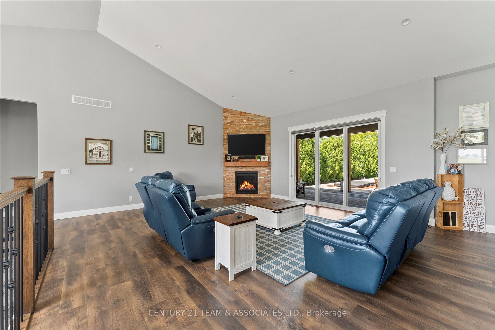 Photo 10 of 1015 Ruscom River Road E, Lakeshore — HOMEH