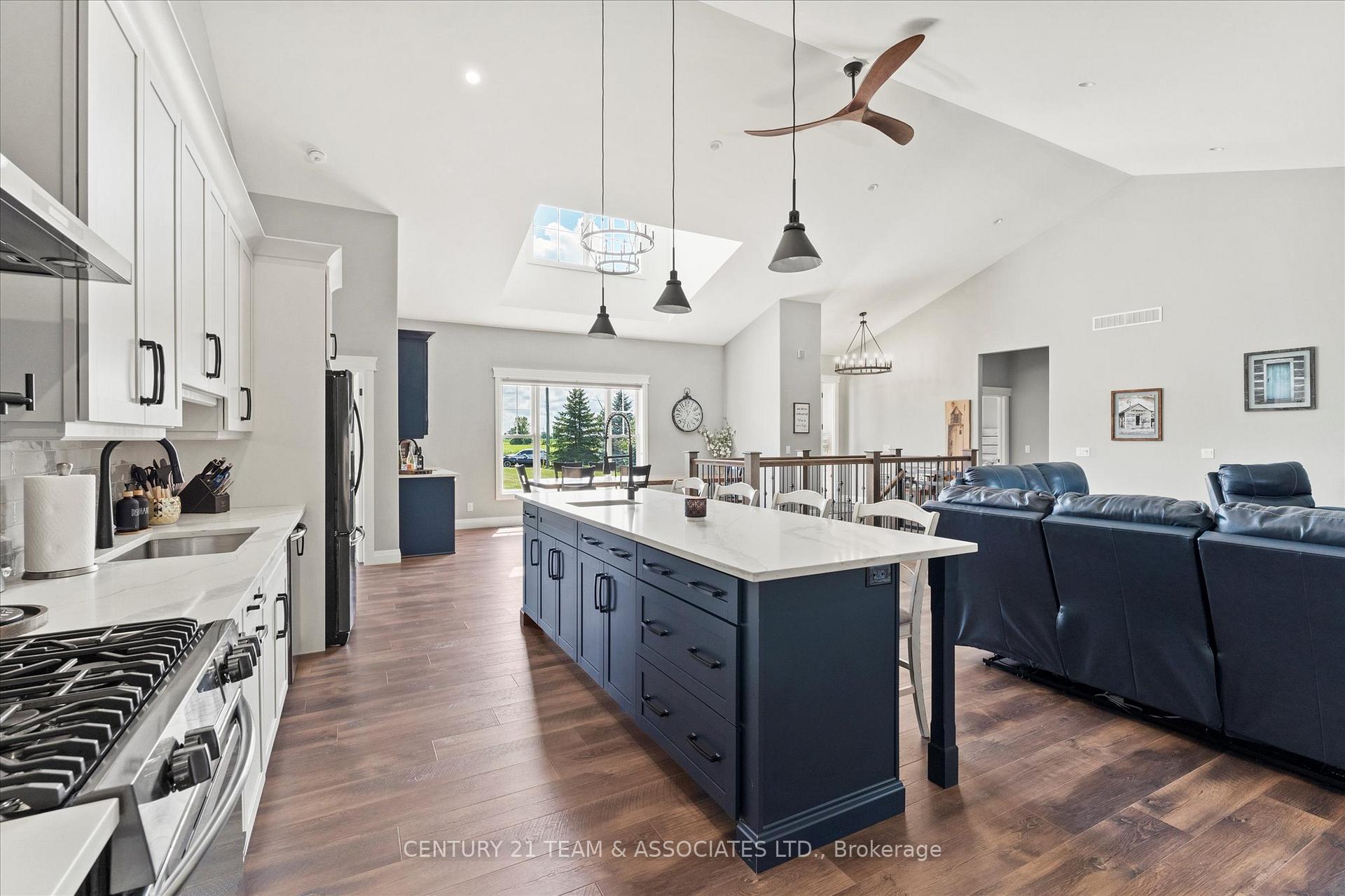 Photo 14 of 1015 Ruscom River Road E, Lakeshore — HOMEH