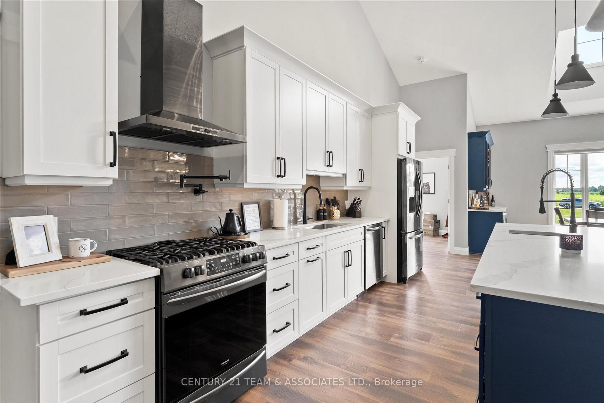 Photo 15 of 1015 Ruscom River Road E, Lakeshore — HOMEH