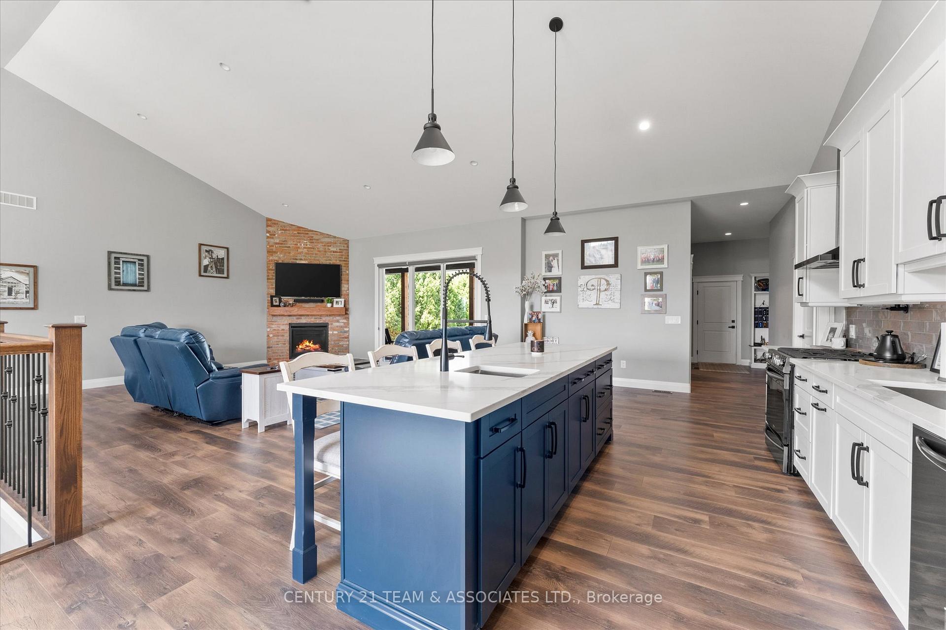 Photo 8 of 1015 Ruscom River Road E, Lakeshore — HOMEH