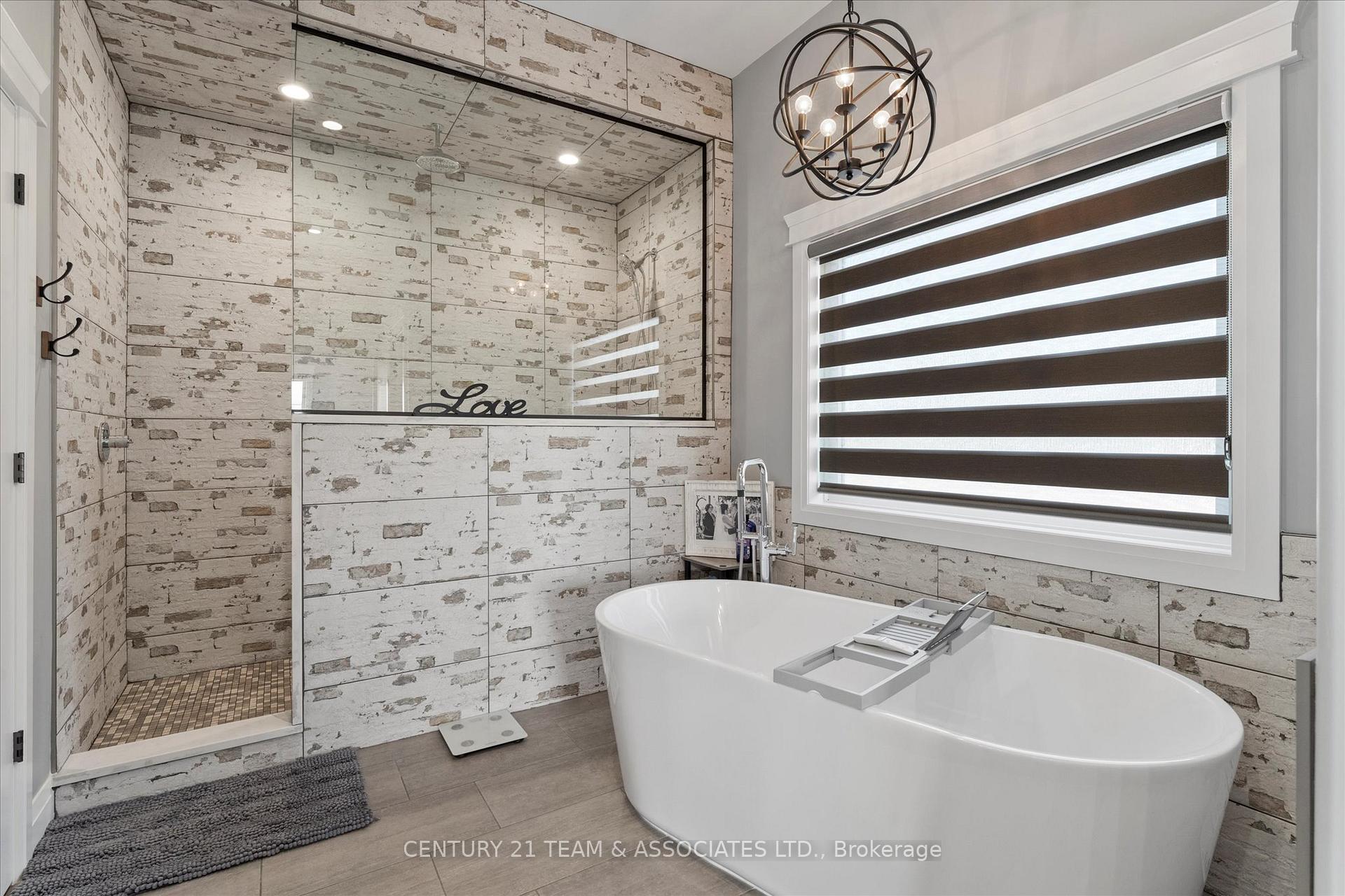 Photo 21 of 1015 Ruscom River Road E, Lakeshore — HOMEH