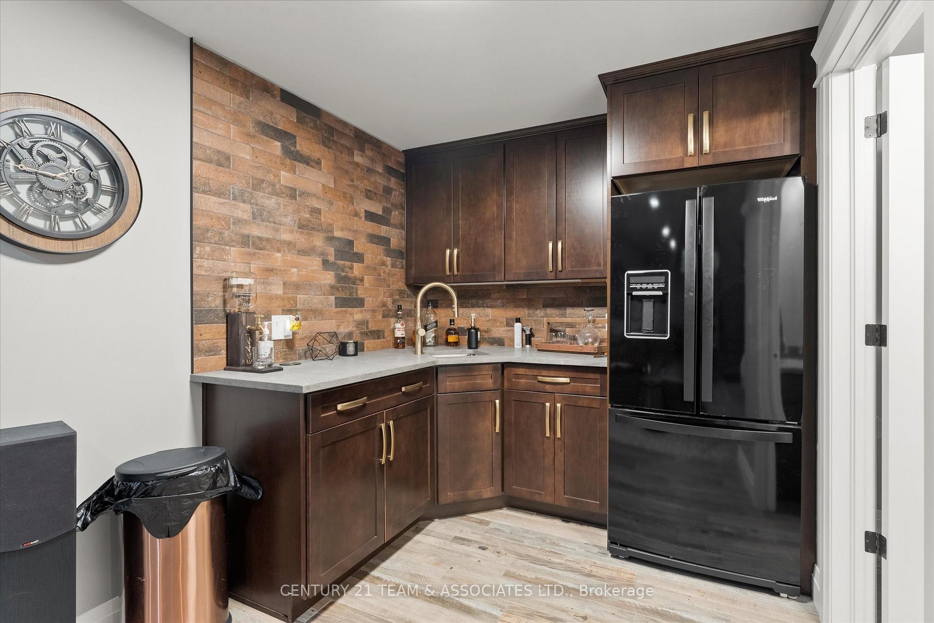 Photo 37 of 1015 Ruscom River Road E, Lakeshore — HOMEH
