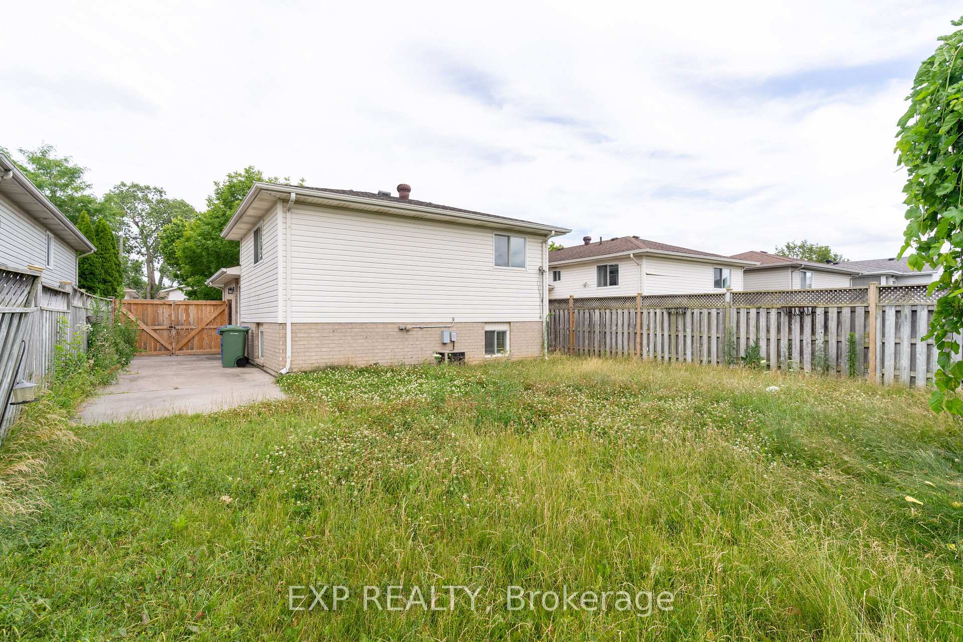 Photo 29 of 1657 Blairwood Crescent, Windsor — HOMEH