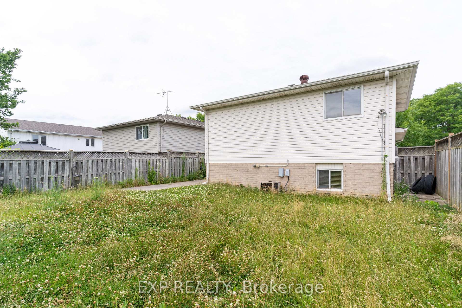 Photo 23 of 1657 Blairwood Crescent, Windsor — HOMEH