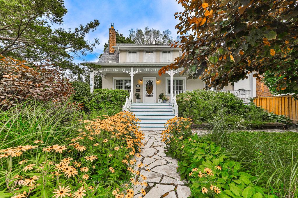 Front of 27 Woodlawn Avenue