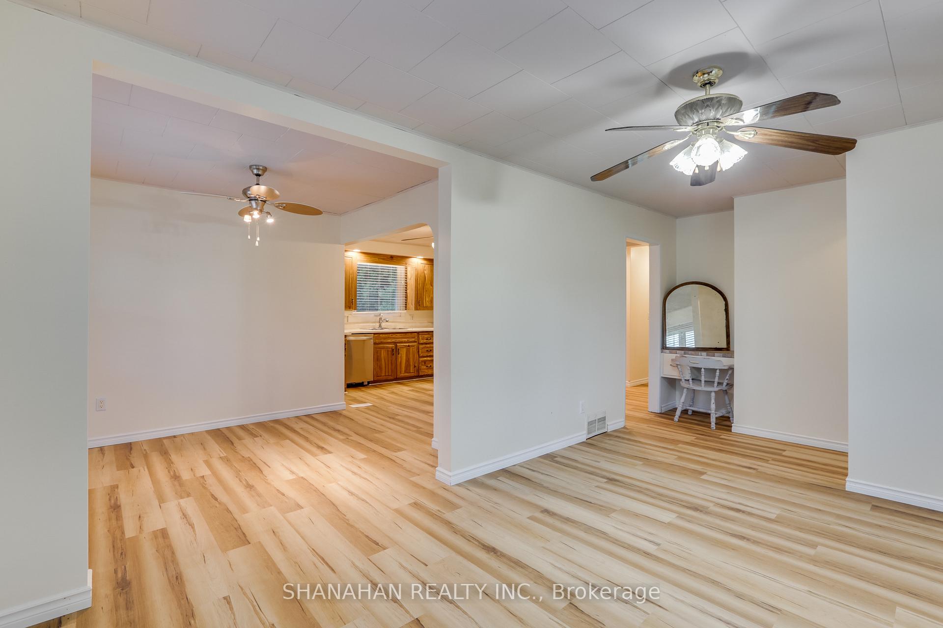 Photo 2 of 7125 Egremont Road, Warwick, Watford — HOMEH