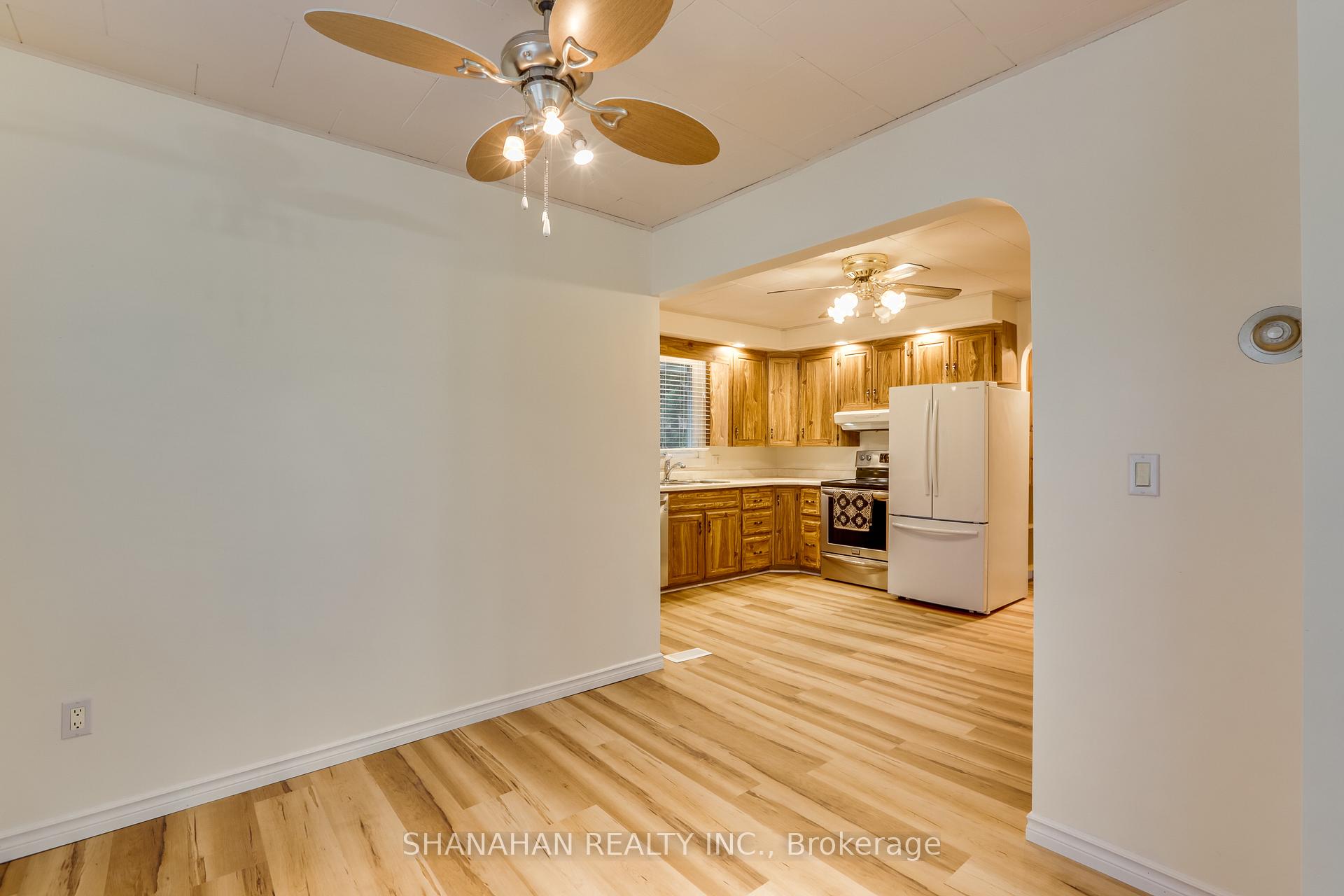 Photo 7 of 7125 Egremont Road, Warwick, Watford — HOMEH