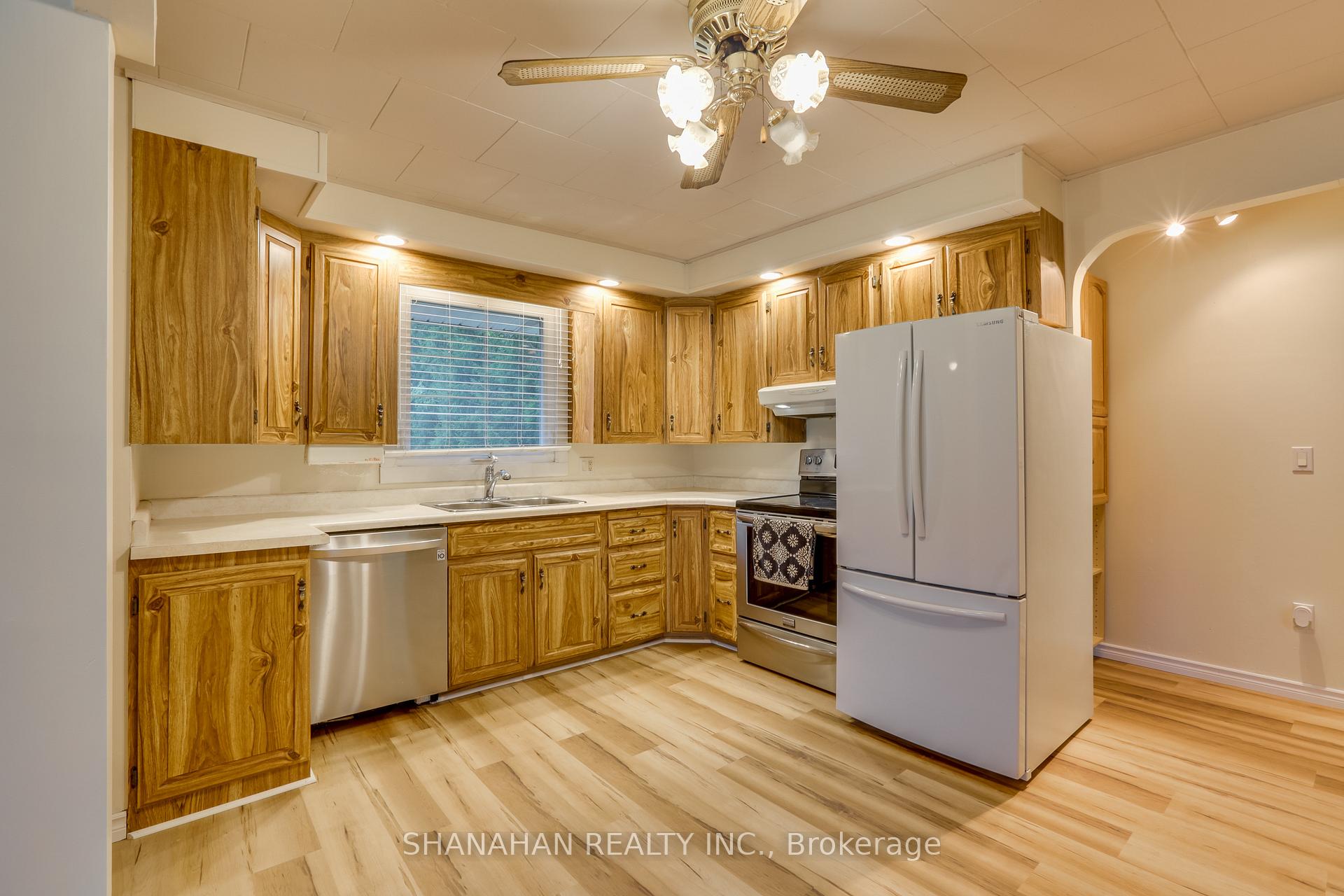 Photo 8 of 7125 Egremont Road, Warwick, Watford — HOMEH