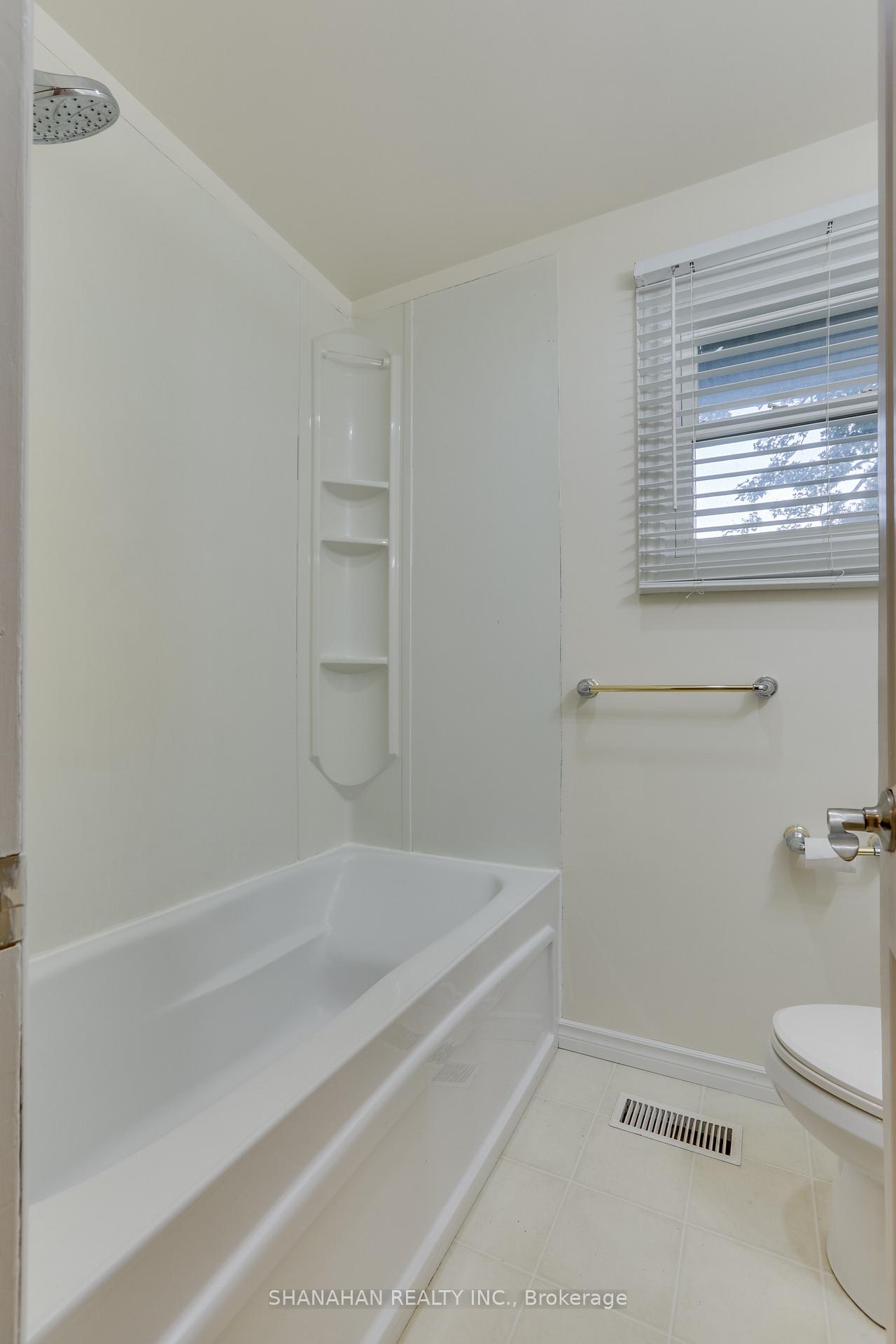 Photo 12 of 7125 Egremont Road, Warwick, Watford — HOMEH