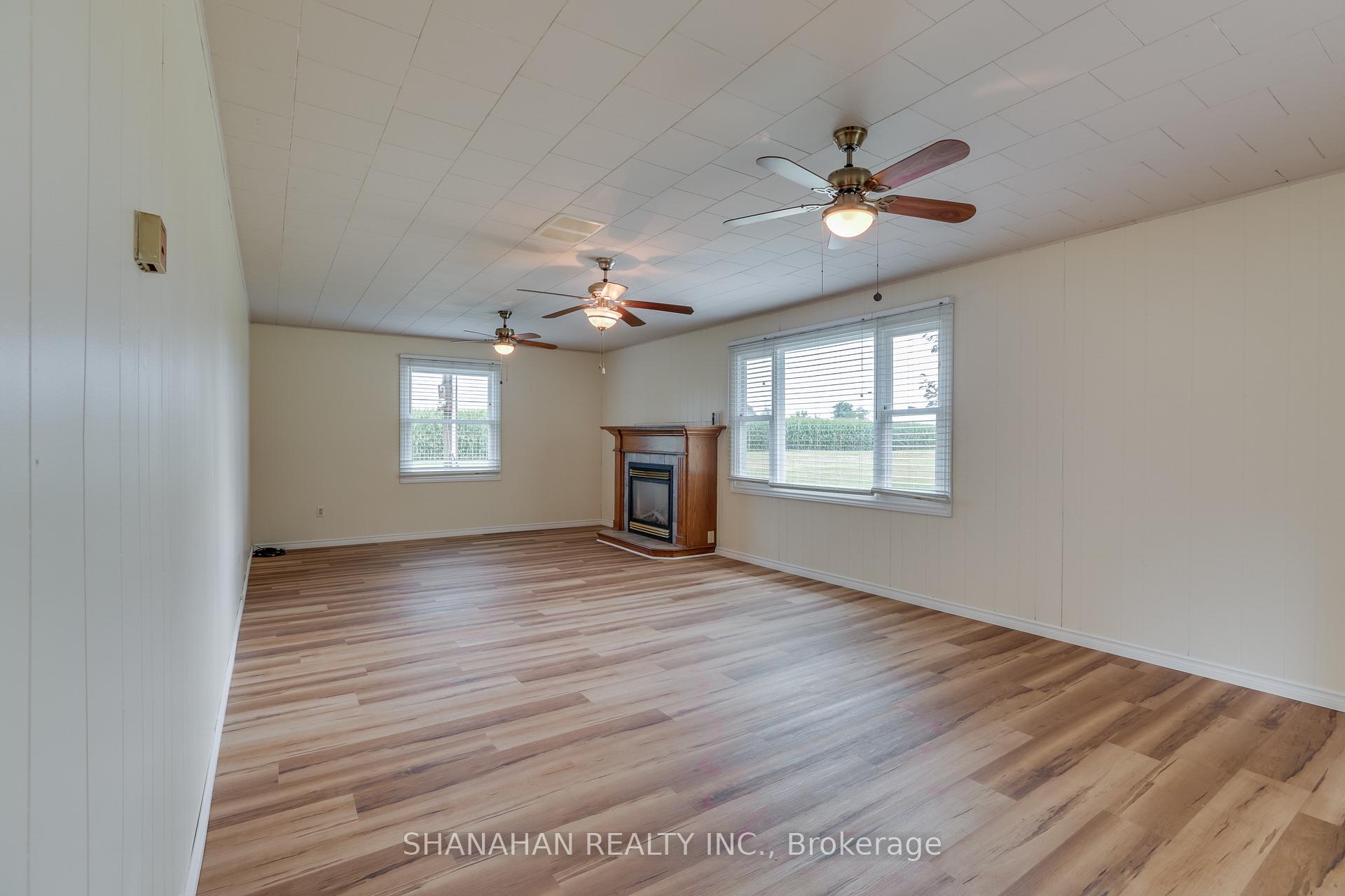 Photo 23 of 7125 Egremont Road, Warwick, Watford — HOMEH