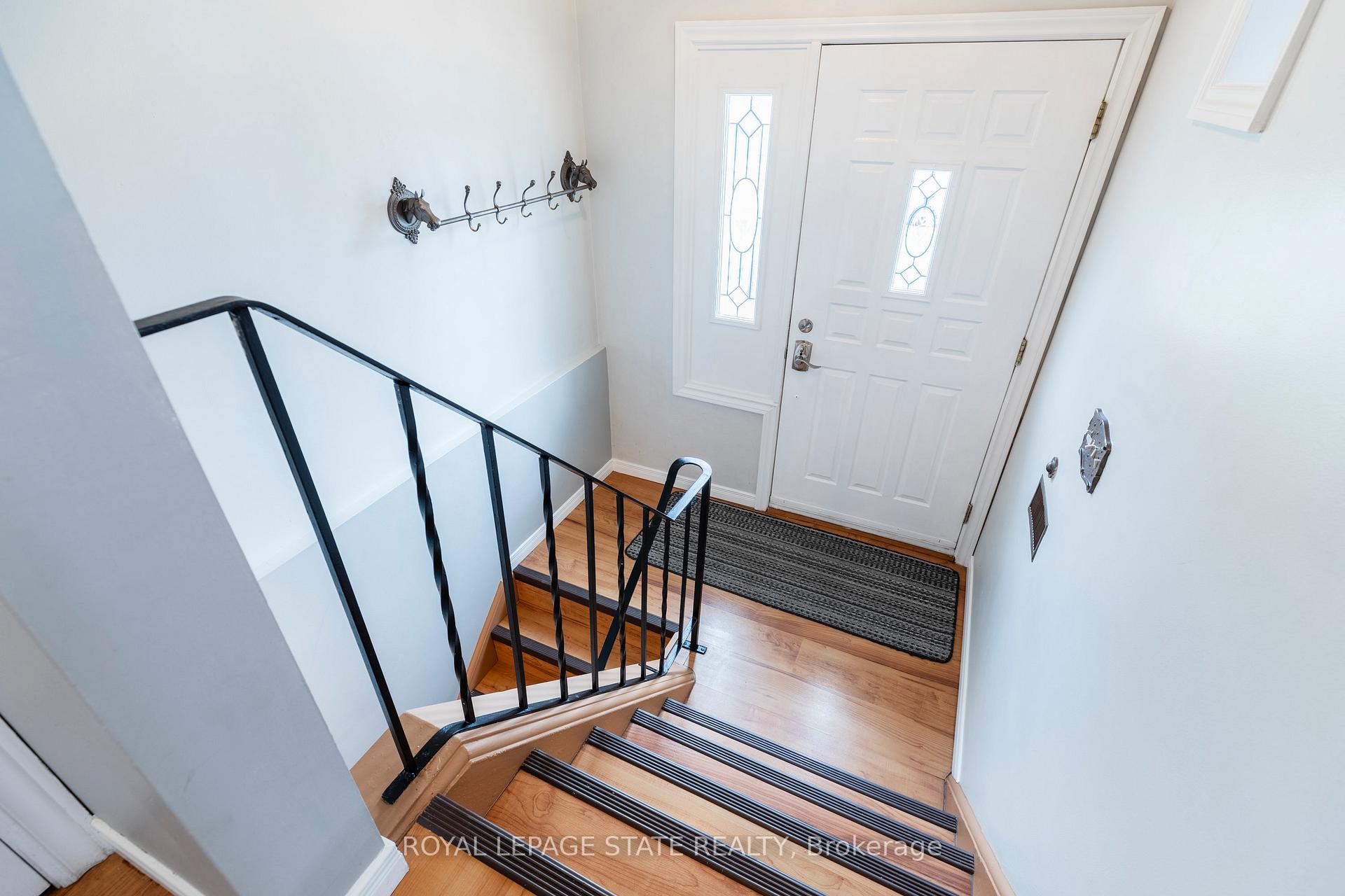 Photo 3 of 299 Carson Drive, Hamilton, Lisgar — HOMEH