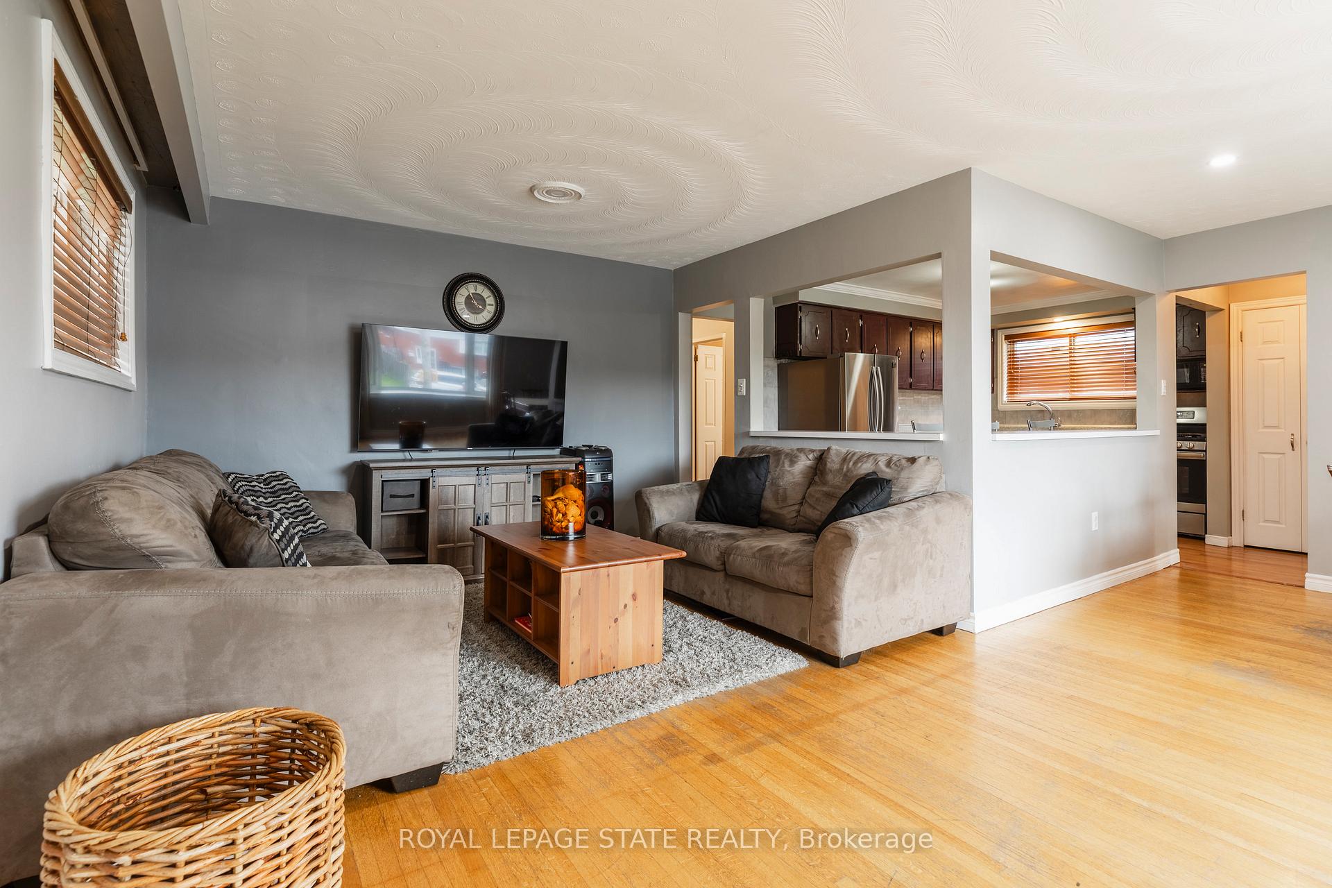 Photo 8 of 299 Carson Drive, Hamilton, Lisgar — HOMEH