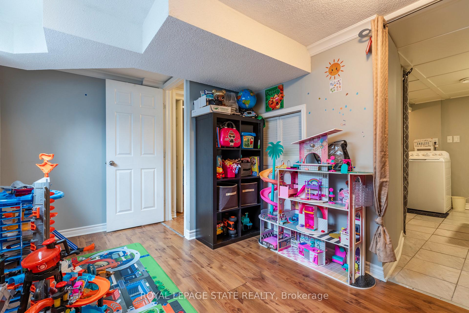 Photo 21 of 299 Carson Drive, Hamilton, Lisgar — HOMEH