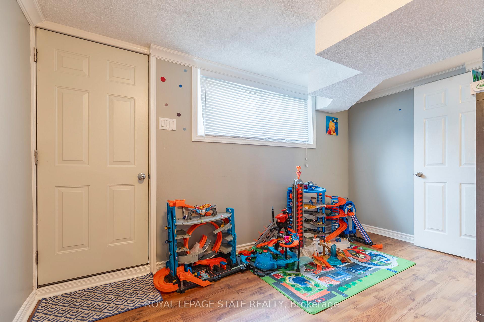 Photo 22 of 299 Carson Drive, Hamilton, Lisgar — HOMEH