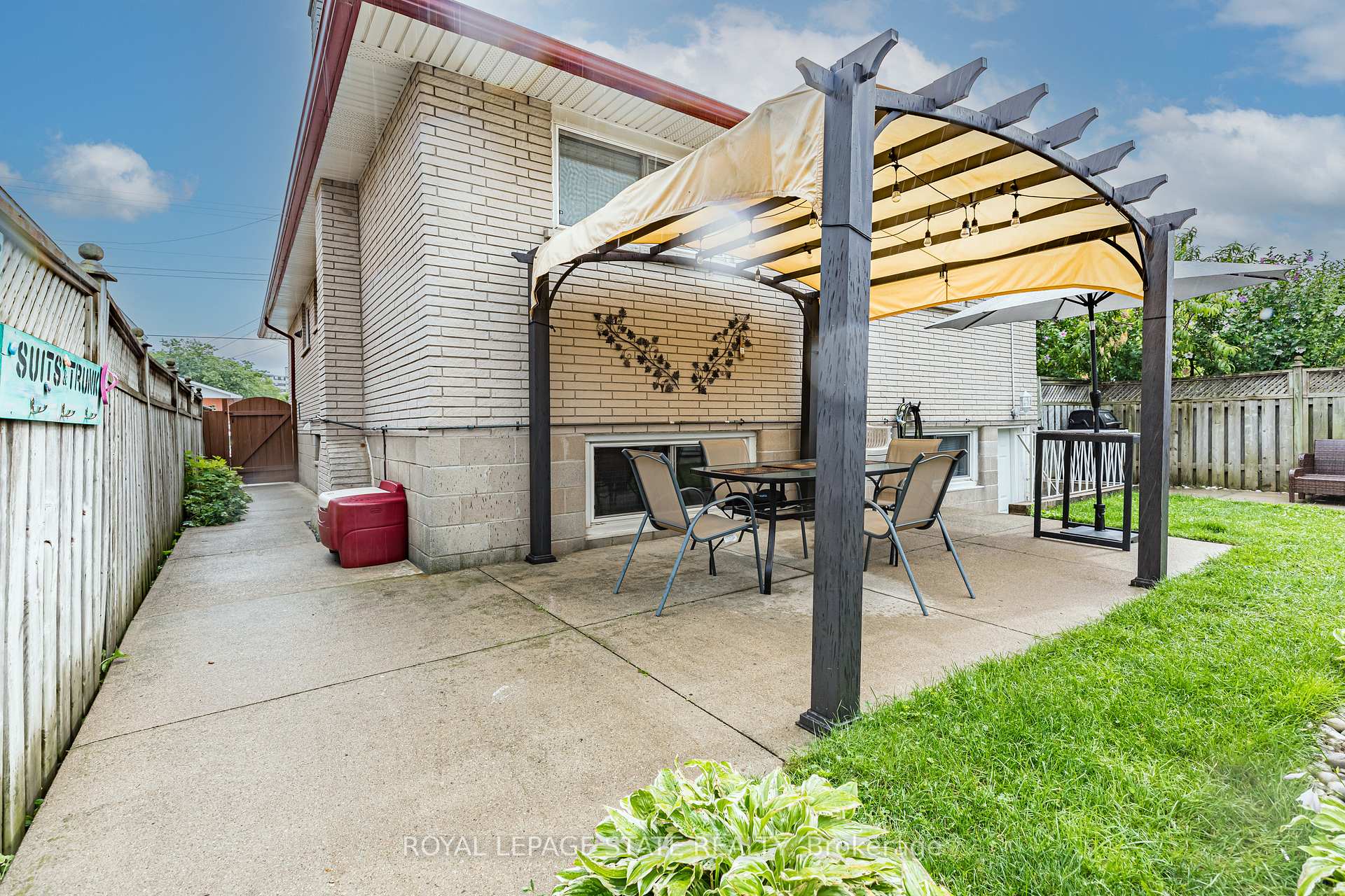 Photo 23 of 299 Carson Drive, Hamilton, Lisgar — HOMEH