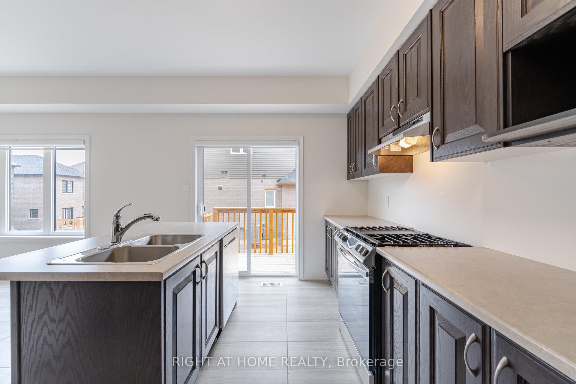 Photo 10 of 34 George Brier Drive W, Brant, Paris — HOMEH