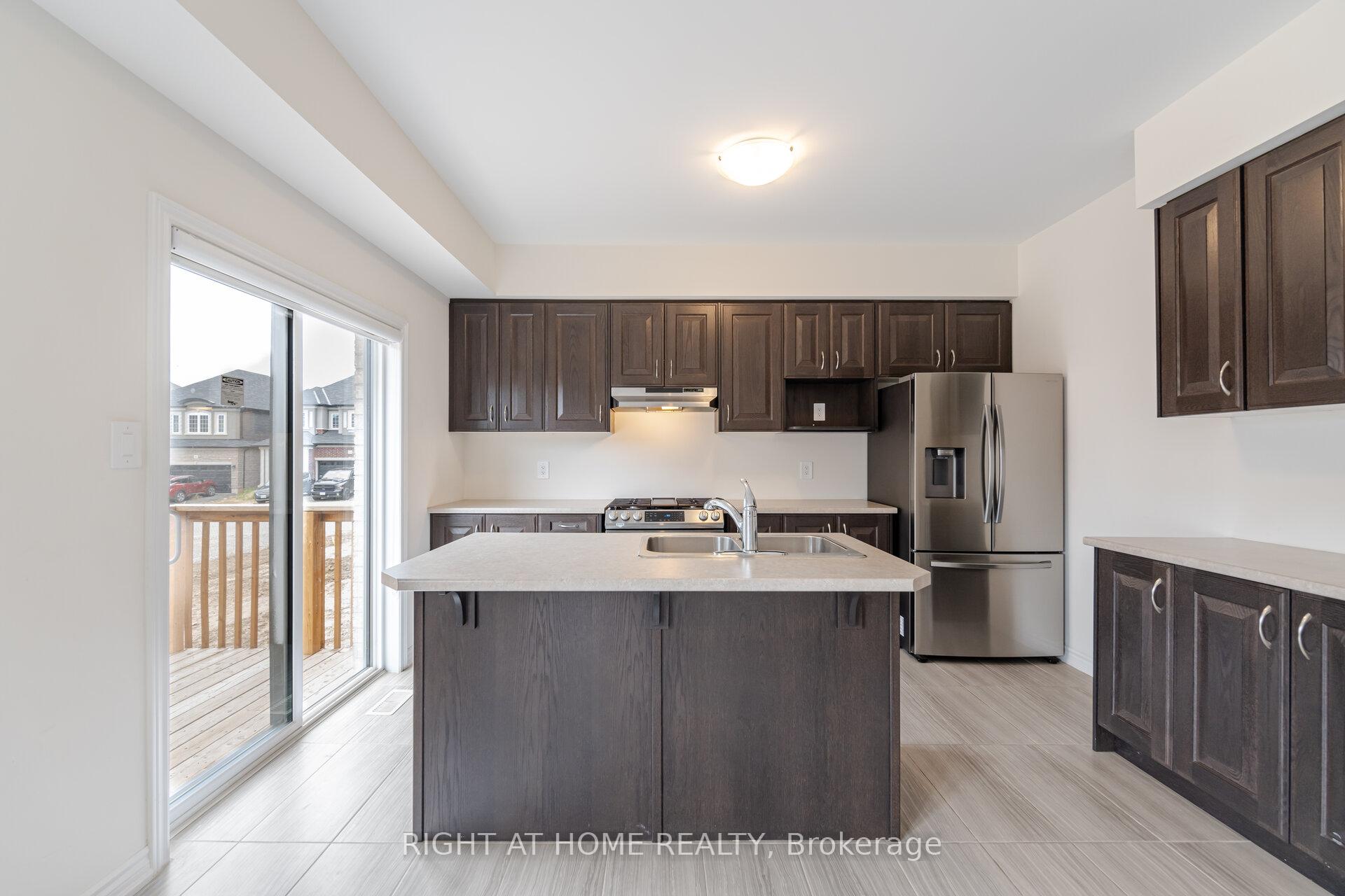 Photo 16 of 34 George Brier Drive W, Brant, Paris — HOMEH