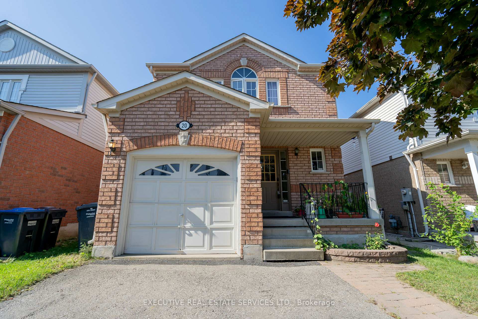 Photo 5 of 20 Heathwood Drive, Brampton, Fletcher's Meadow — HOMEH
