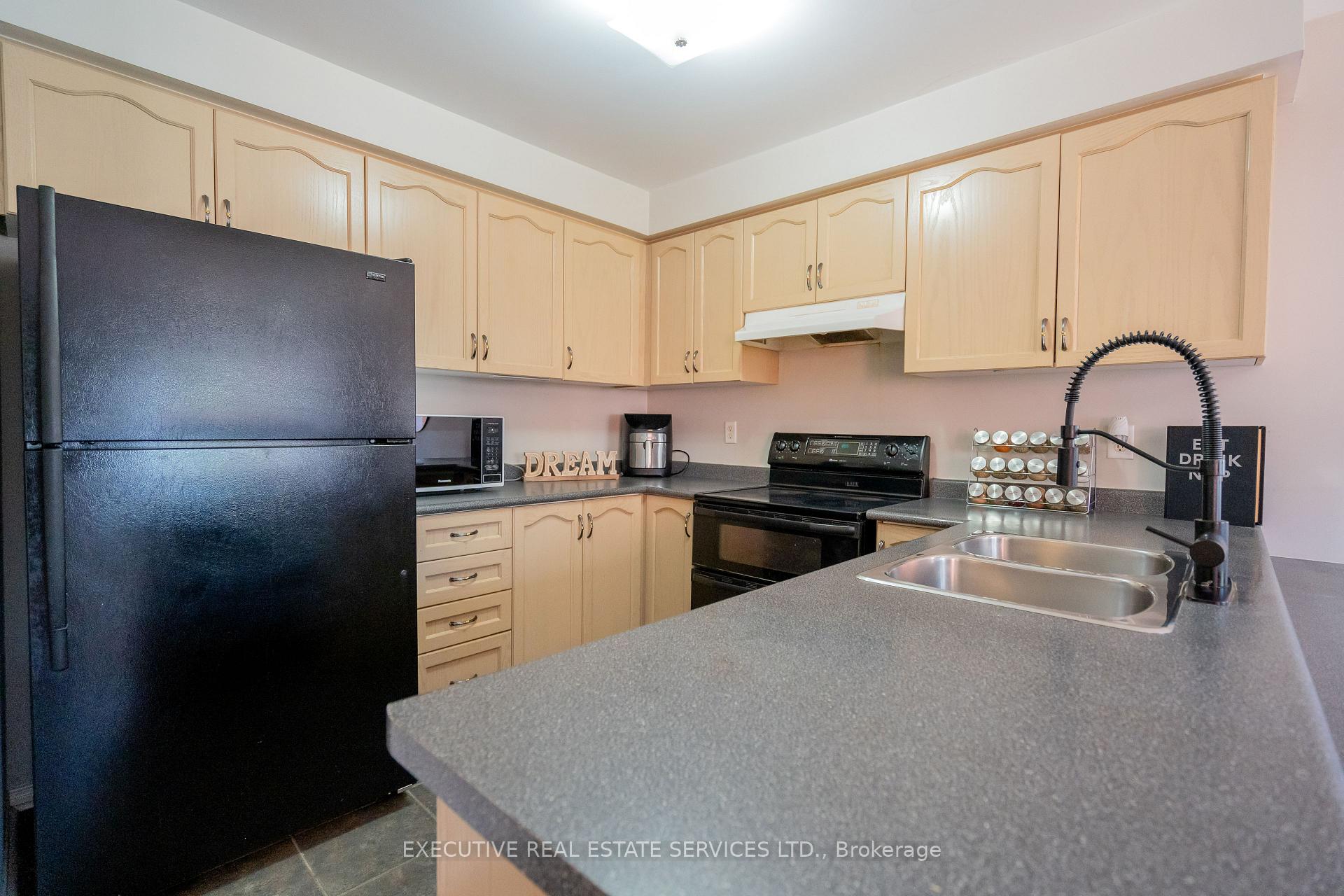 Photo 10 of 20 Heathwood Drive, Brampton, Fletcher's Meadow — HOMEH